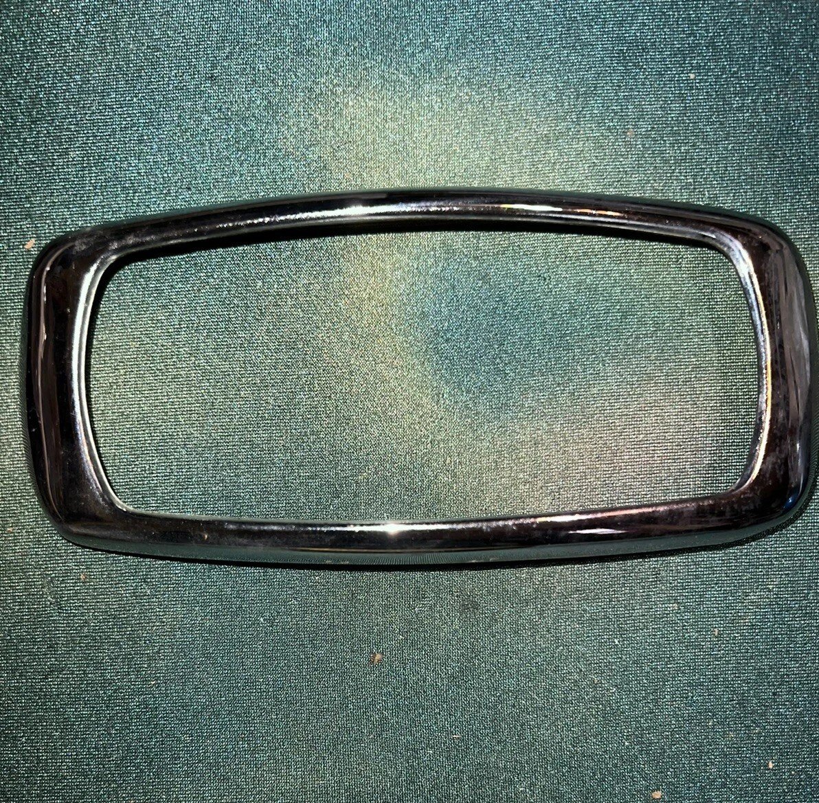TAIL BEZEL