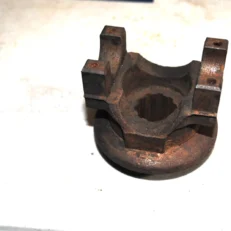 REAR AXLE YOKE