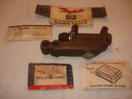 MASTER CYLINDER