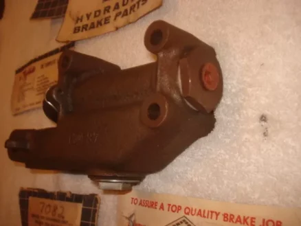 NOS Mopar Master Cylinder 1941-54 Dodge DeSoto Chrysler & Plymouth Models With Manual Brakes - Image 2