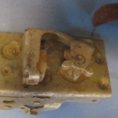 DOOR LATCH