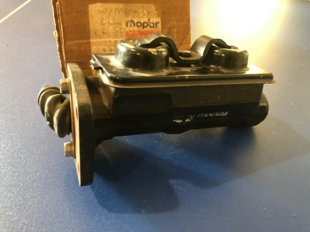 Nos Mopar Master Cylinder 1969 70 B Body 1970 E And C Body With Power And Manual Drum Brakes 2711