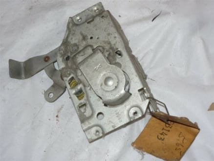 DOOR LATCH