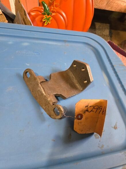 NOS Mopar Right Rear Upper Door Hinge 1963-5 B Body Plymouth Dodge 4 Door Models - Image 2