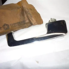 DOOR HANDLE