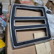 TAIL BEZEL
