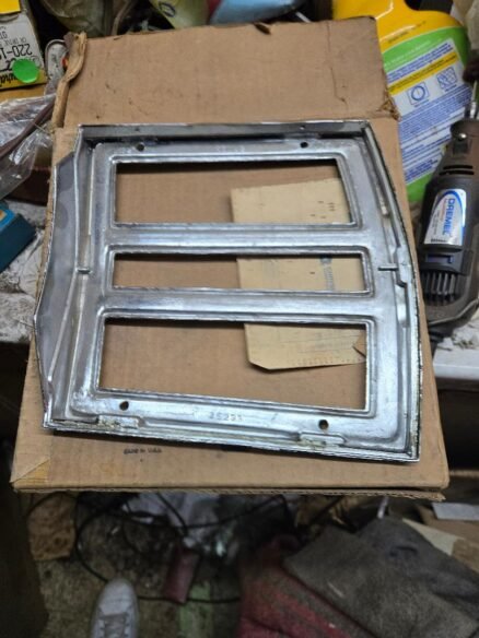 TAIL BEZEL