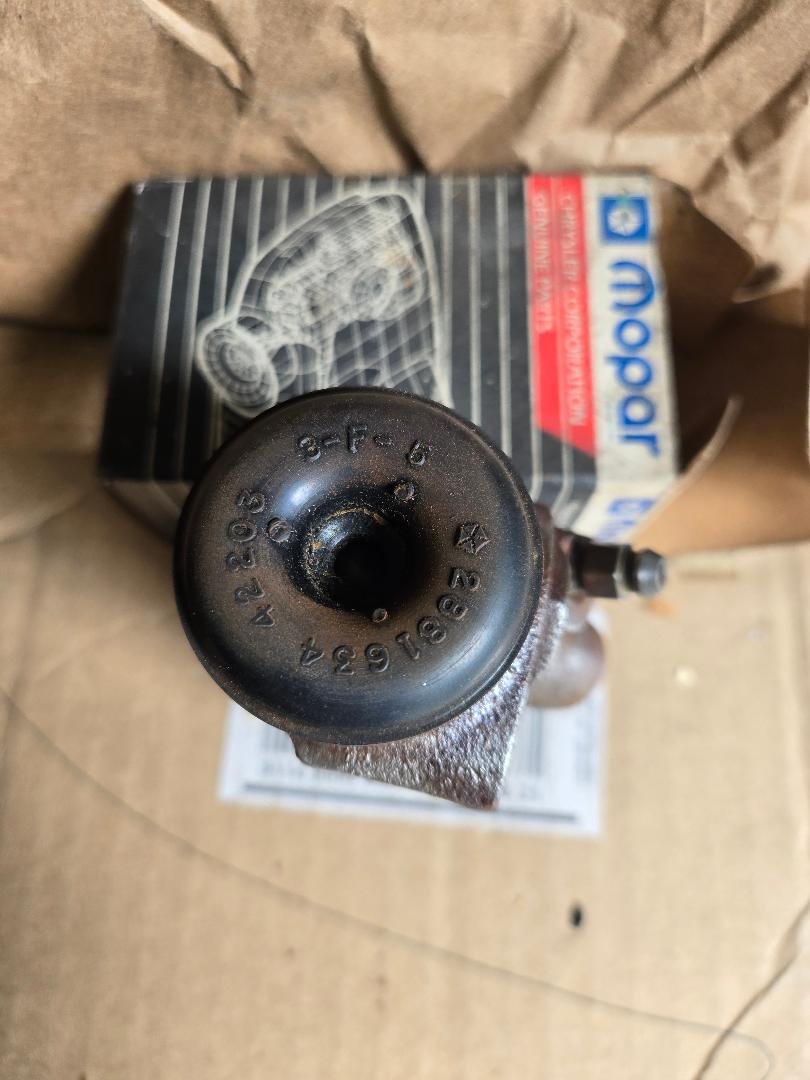 NOS Mopar Wheel Cylinder Right Front 1962-9 All 10 & 11 Inch Drums ...