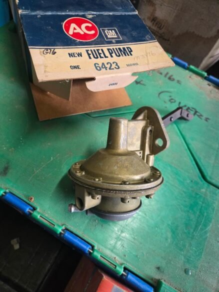 NOS Fuel Pump 1962-4 Ford & Mercury 221 & 260 CI 8 Cylinder Models - Image 2