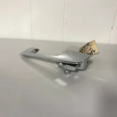 DOOR HANDLE