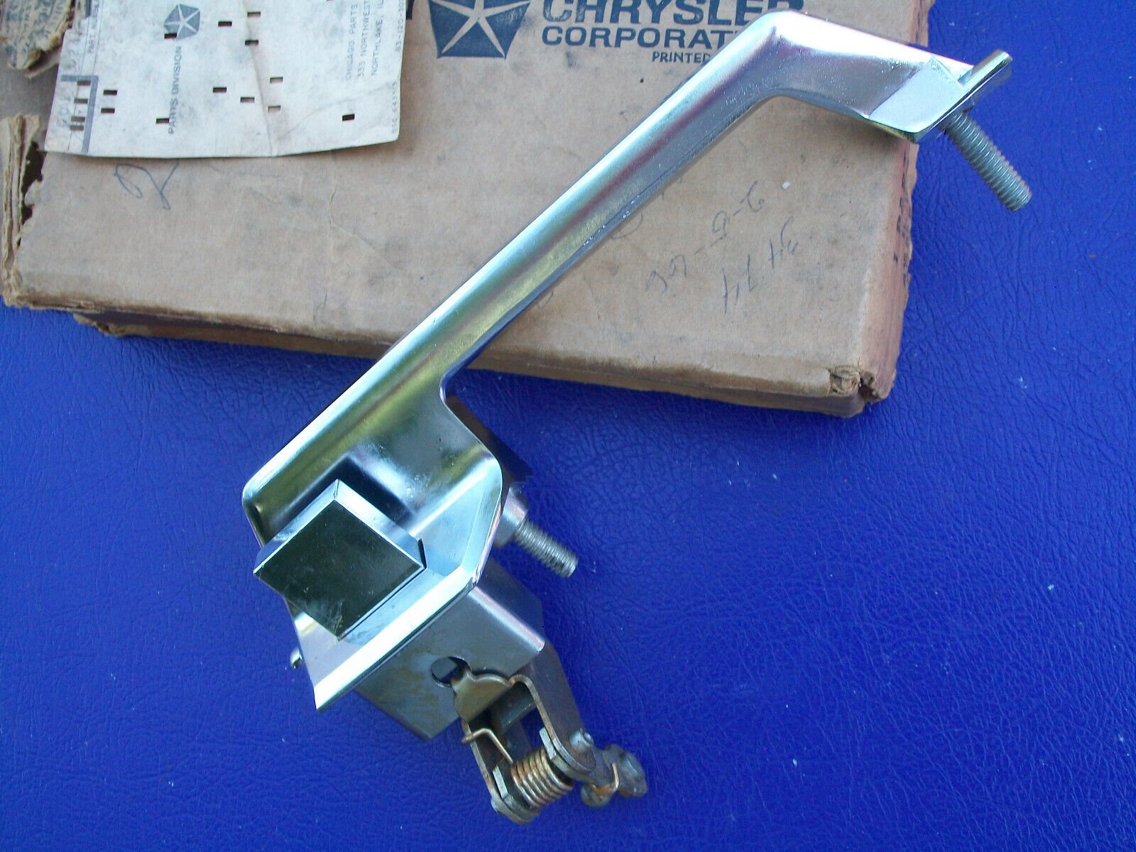 NOS Mopar Right Outside Door Handle 1965-6 Chrysler - Image 2