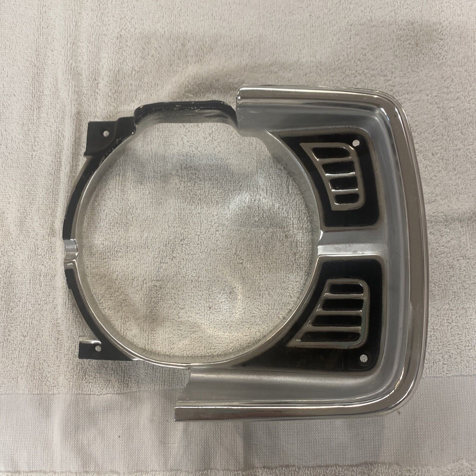 HEADLIGHT BEZEL