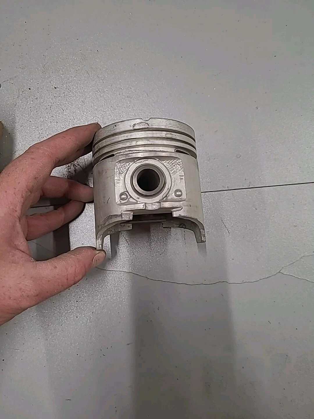 ENGINE PISTON