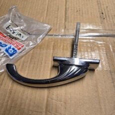 DOOR HANDLE