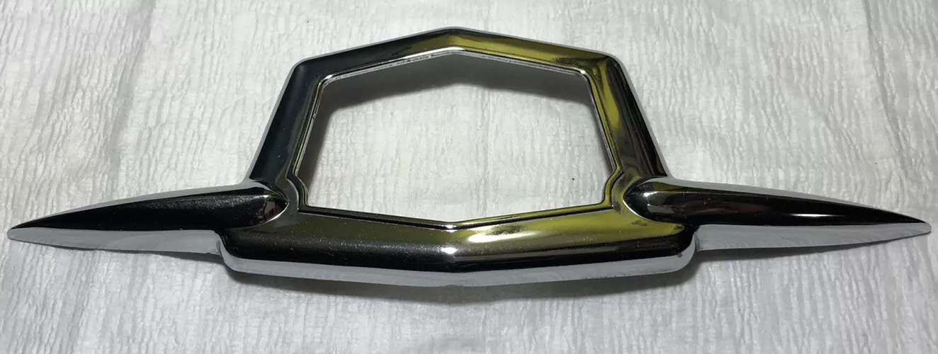 HOOD MEDALLION BEZEL