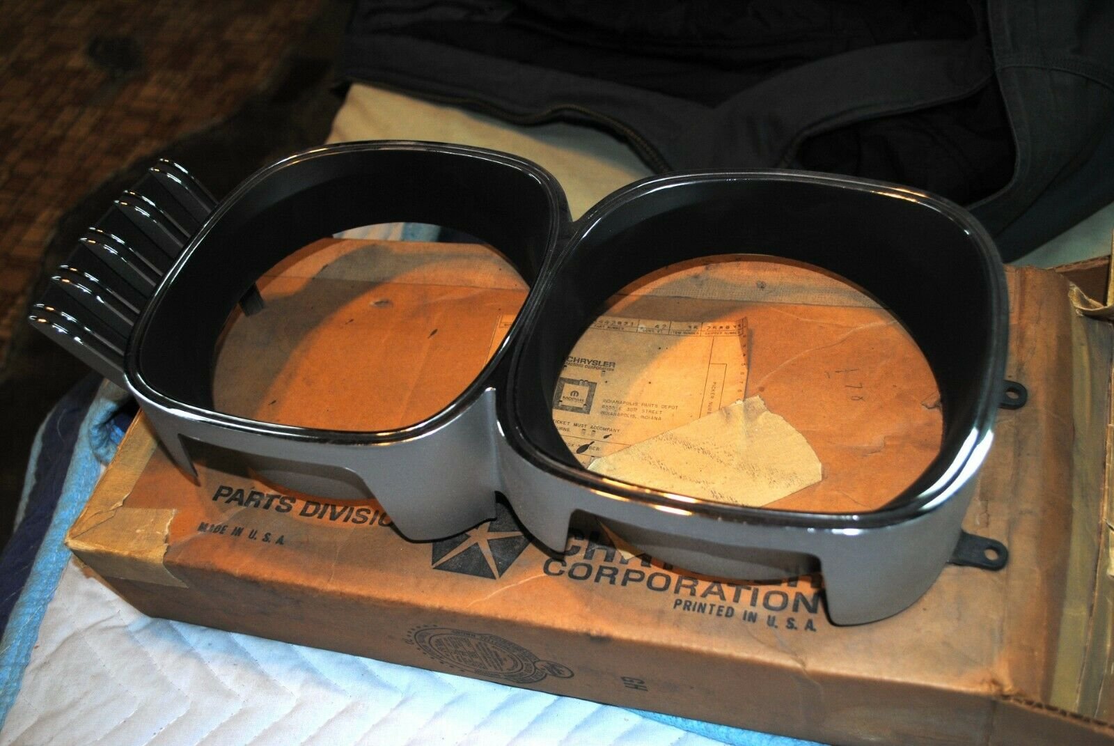 HEADLIGHT BEZEL