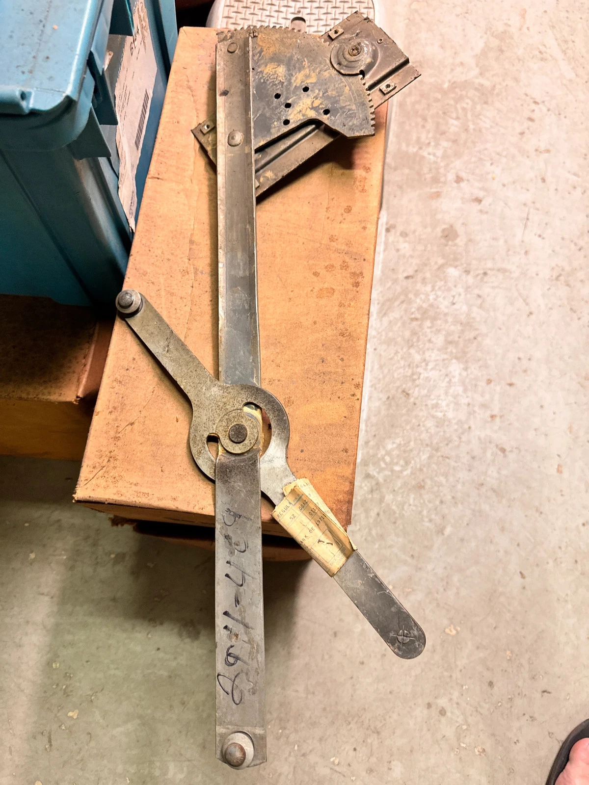 WINDOW REGULATOR