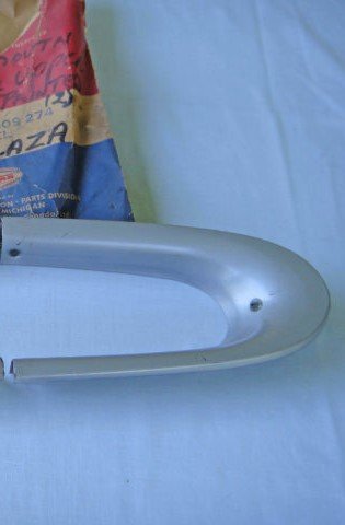 TAIL BEZEL
