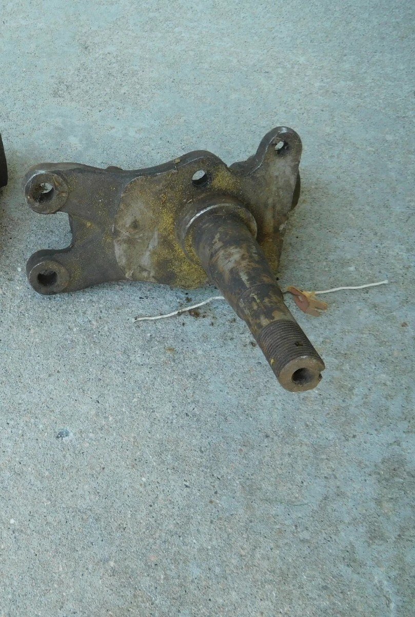 FRONT SPINDLE