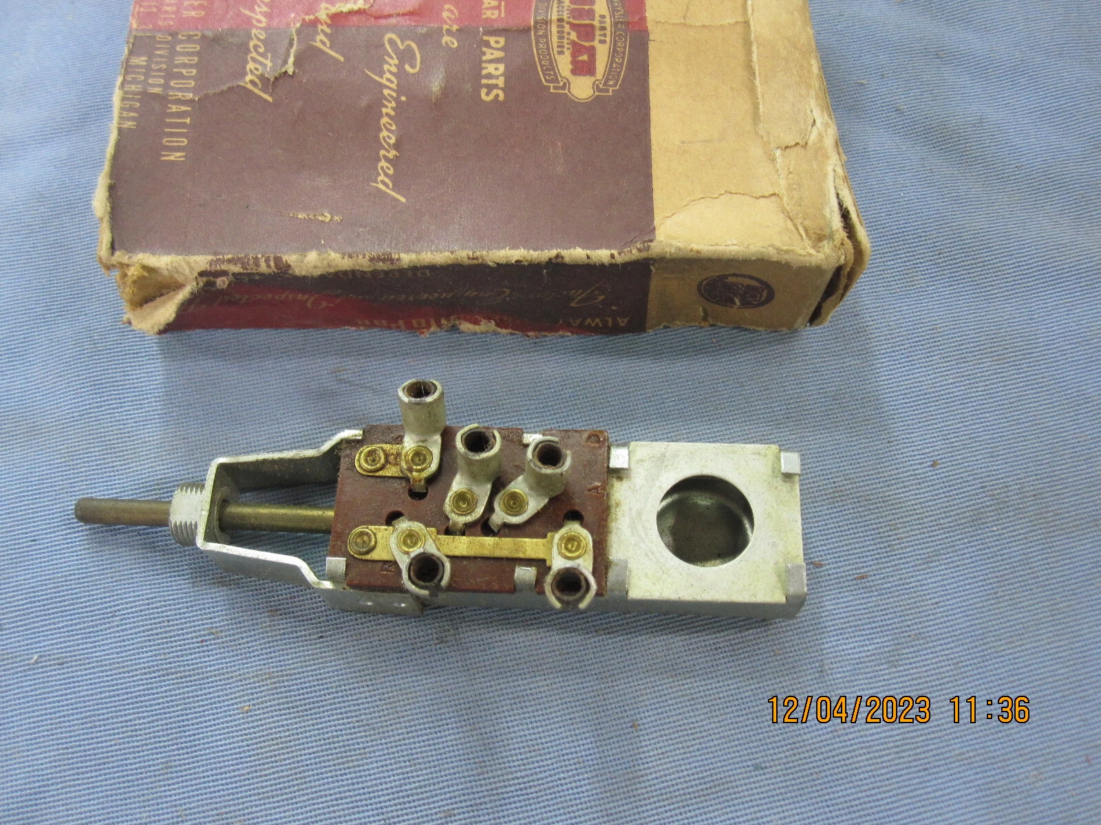 HEADLIGHT SWITCH