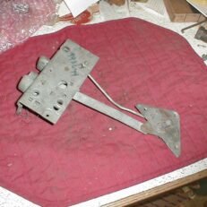 DOOR LATCH