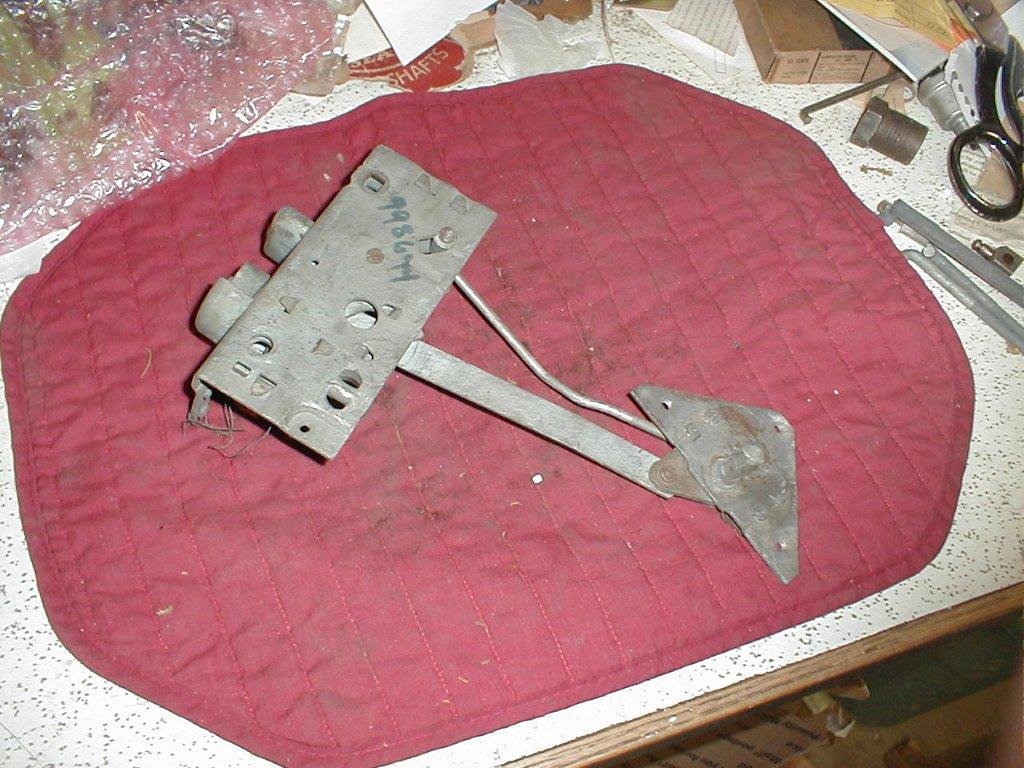 DOOR LATCH