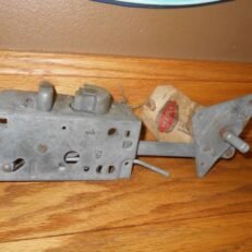 DOOR LATCH