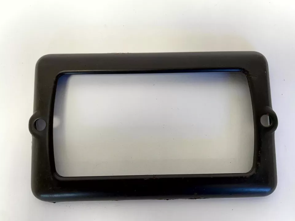 TAIL BEZEL