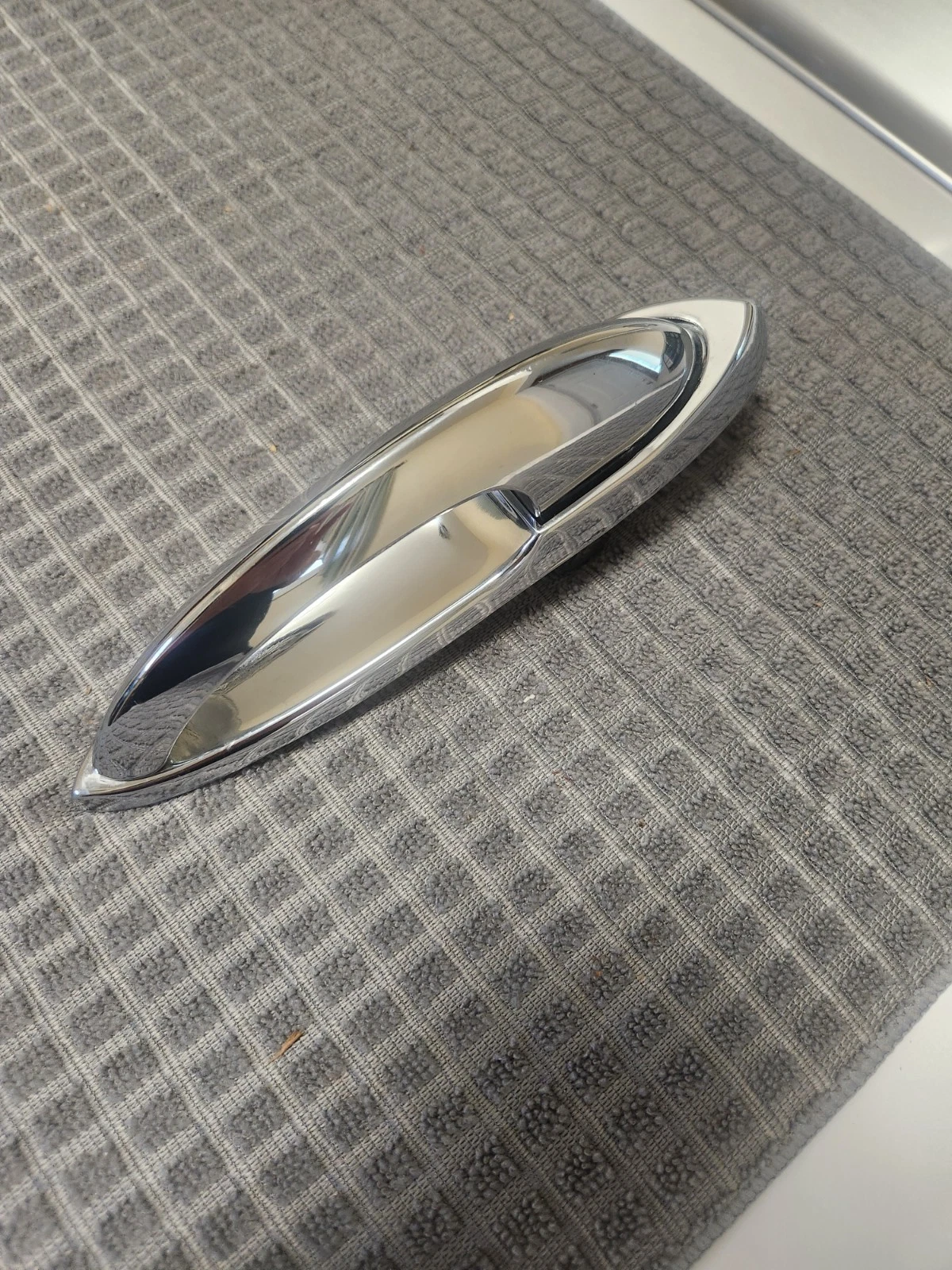 DOOR HANDLE