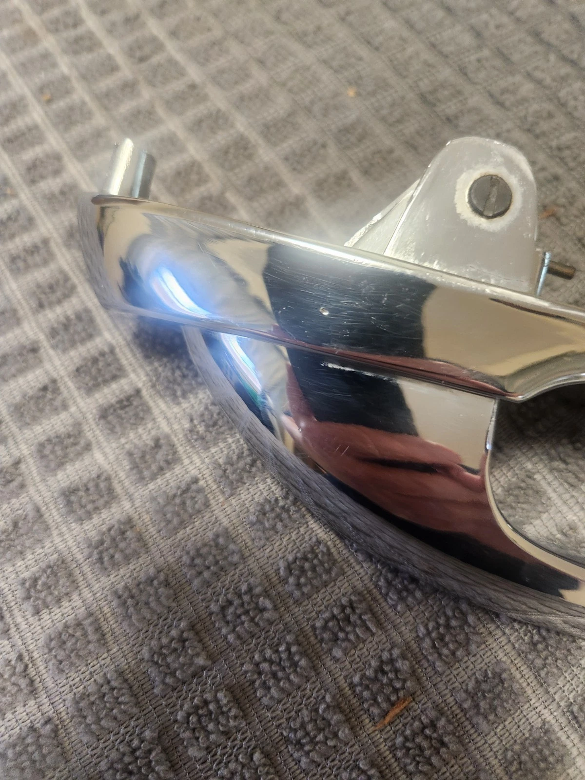 DOOR HANDLE
