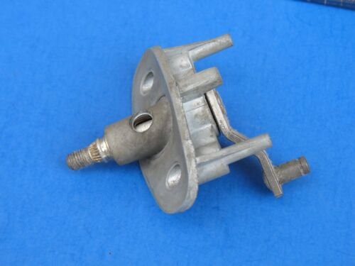 WIPER PIVOT
