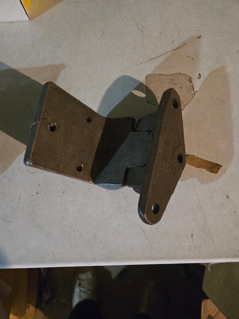 DOOR HINGE