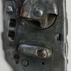 DOOR LATCH