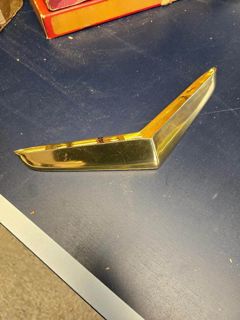 HOOD ORNAMENT