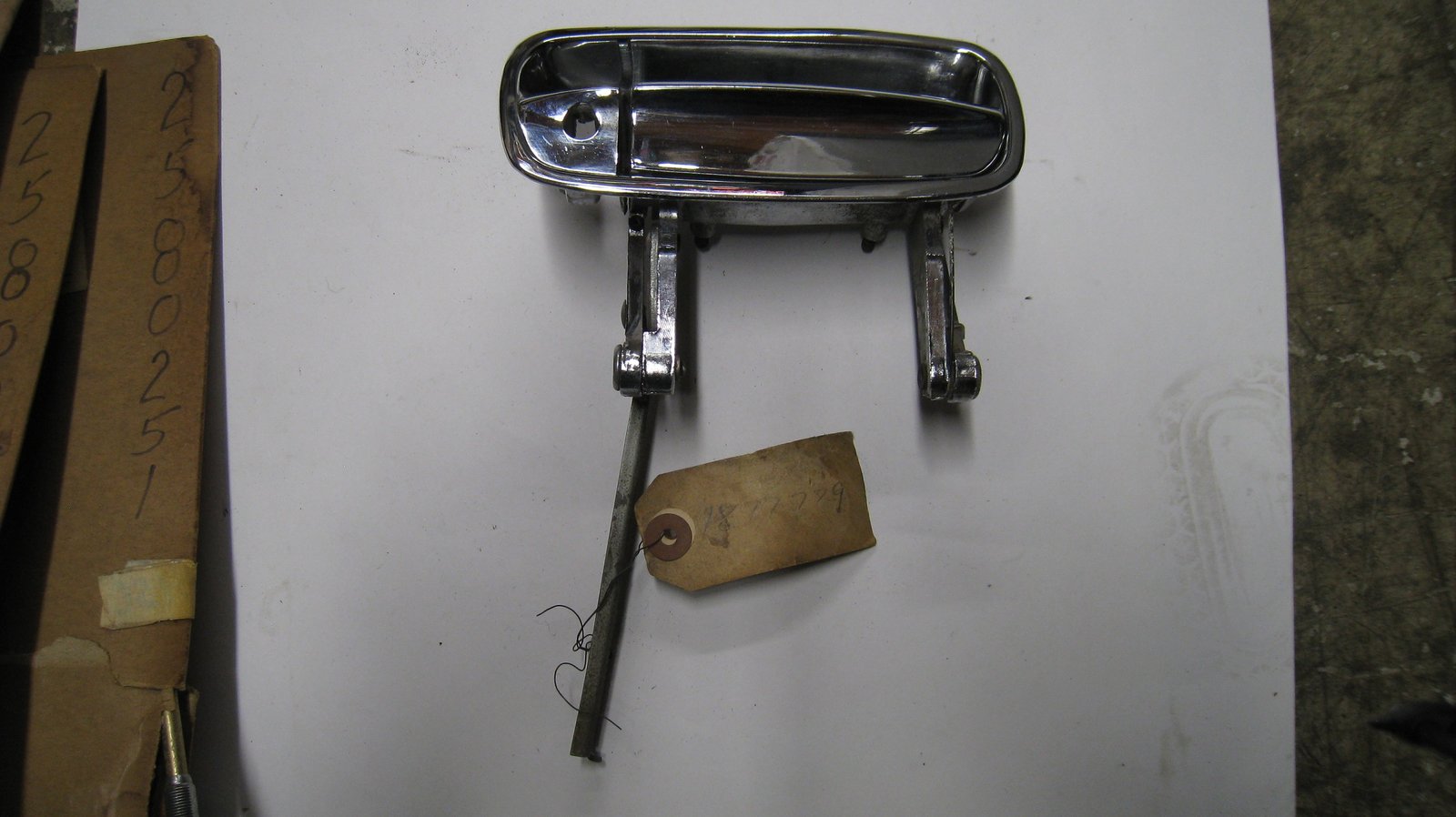 DOOR HANDLE