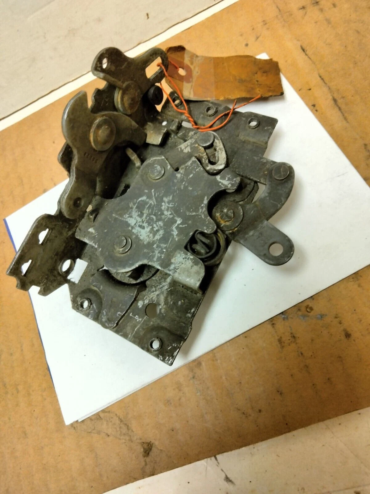 DOOR LATCH