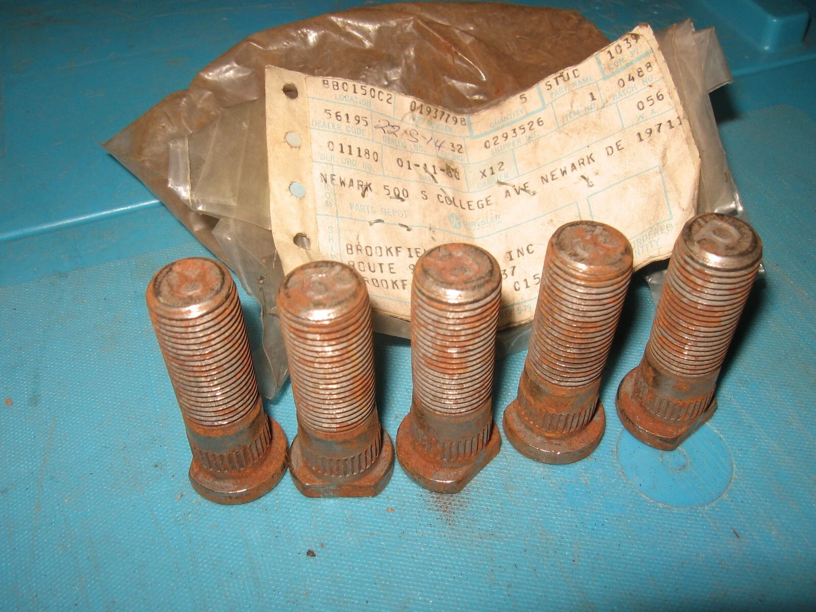 WHEEL STUD