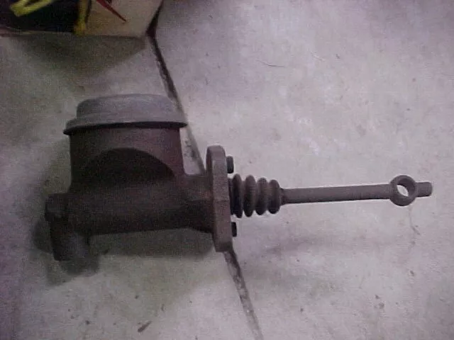 MASTER CYLINDER