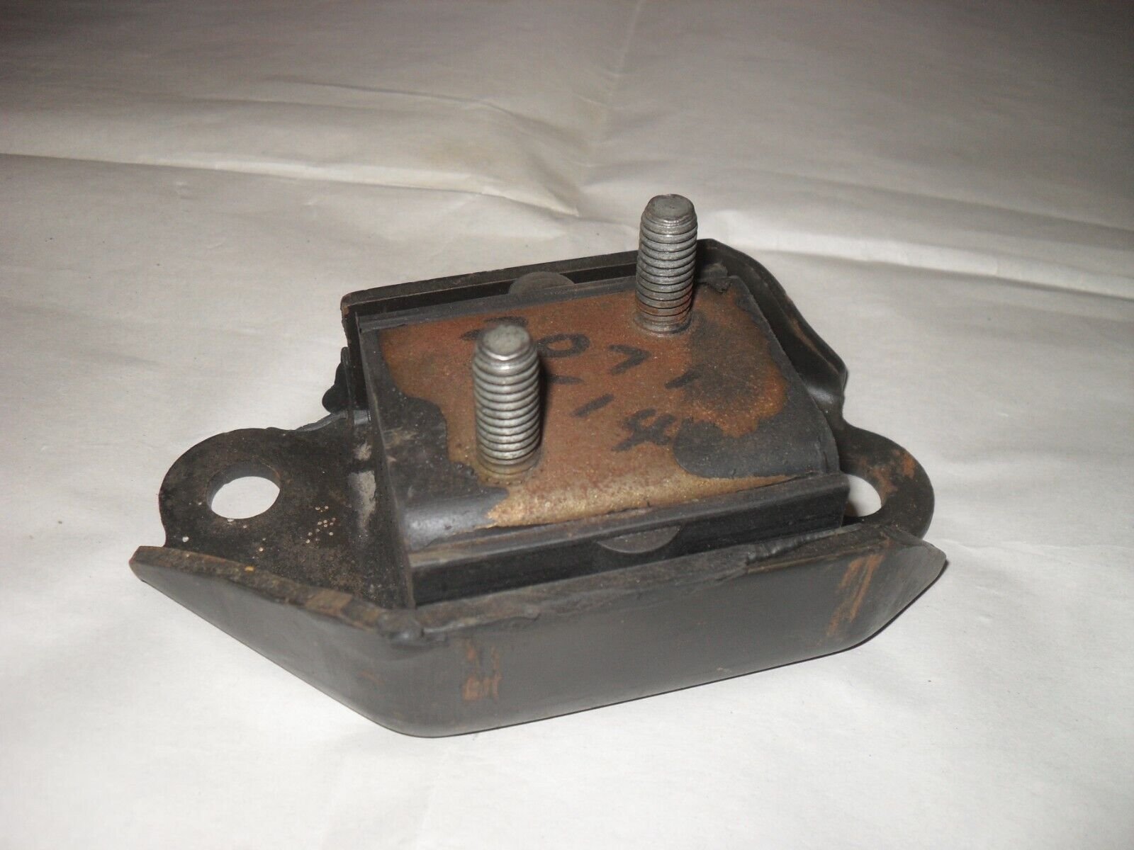 TRANS CROSSMEMBER INSULATOR