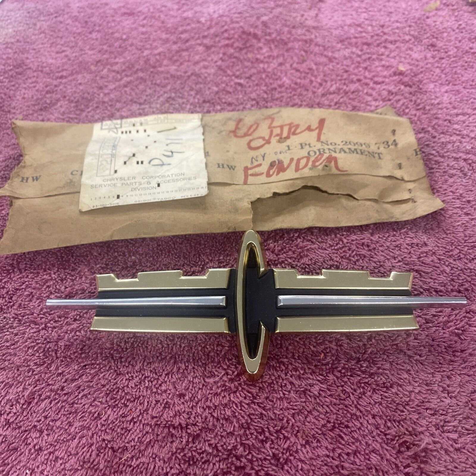 FENDER MEDALLION