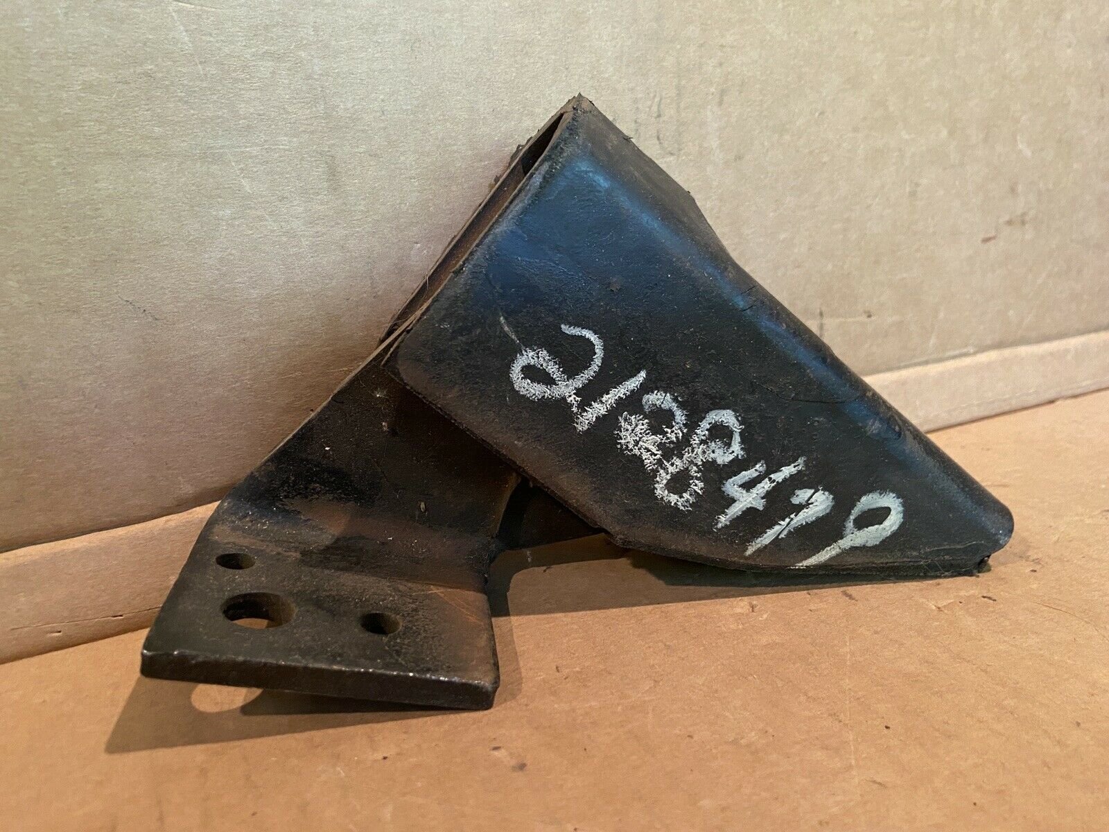 NOS Mopar Right Motor Mount 1960 Plymouth 1960-1 Dodge Models With 6 Cylinder Engine - Image 3