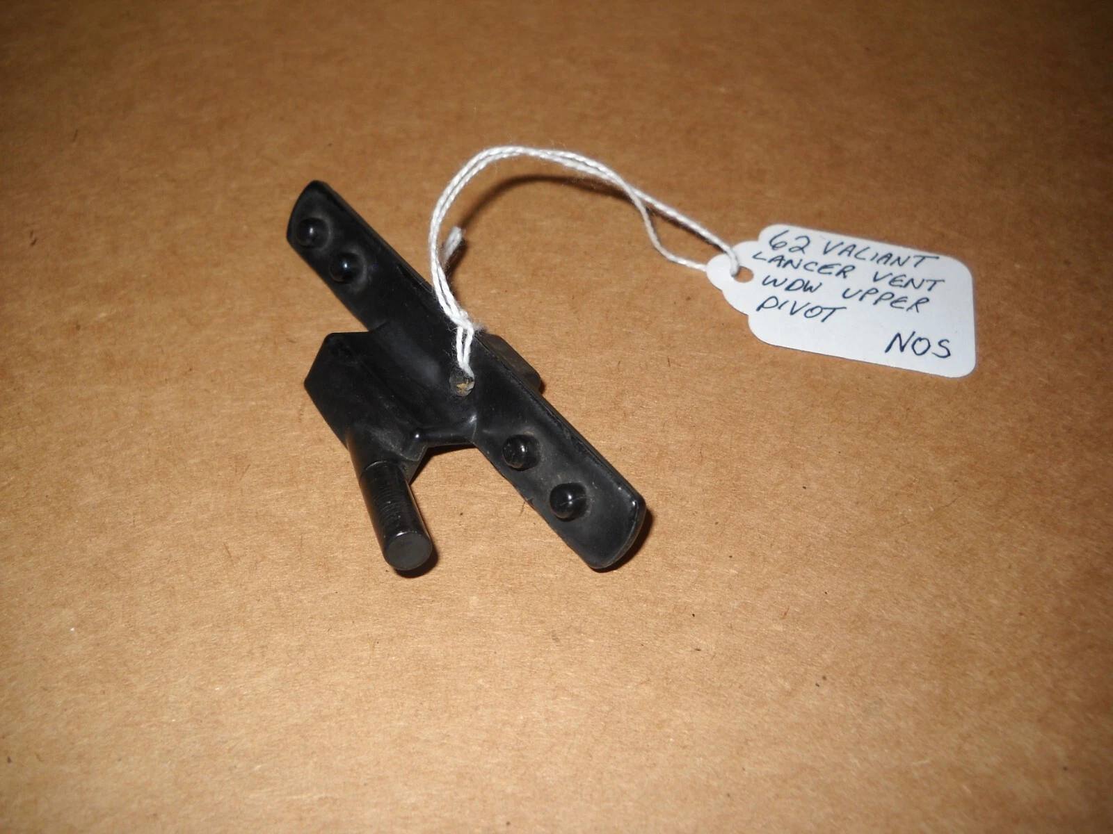 VENT WING PIVOT